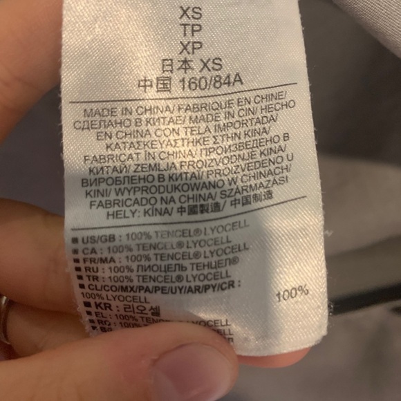 GAP 1969 100% Tencel Button Down - Picture 3 of 7